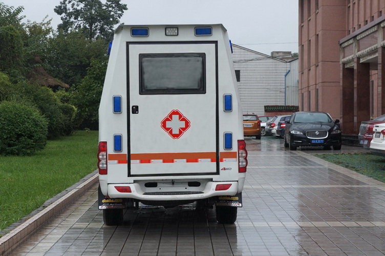 一年365天,7×24小时全天无休止_救护车租赁服务.